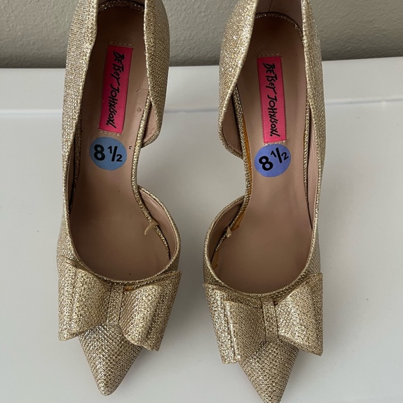 Betsy Johnson Gold High Heels Shoes - Picture 2 of 9